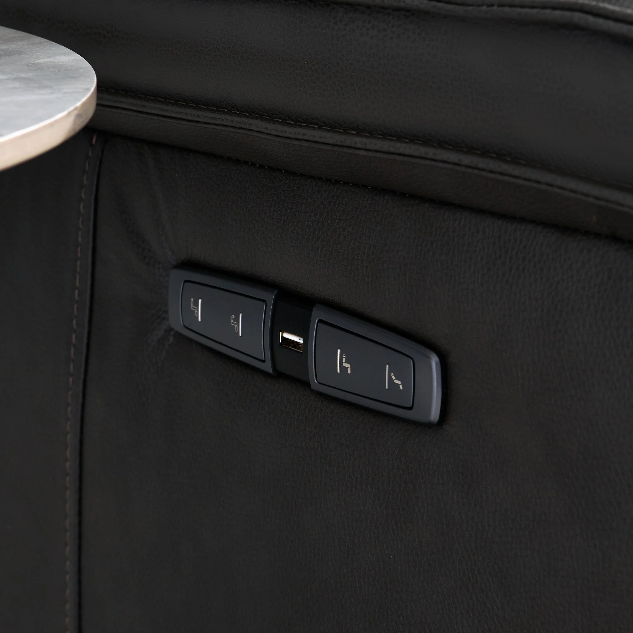 CONWAY Canapea 2 locuri, 2 reclinere electrice, wireless charger, mecanism tetieră electrică, consolă depozitare, suport pahar hot/cold, piele - Image 14